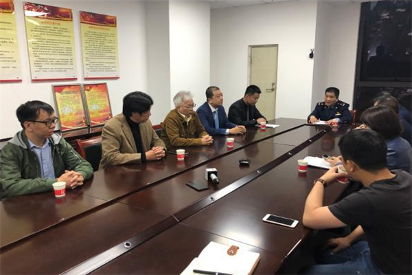 西安奔驰事件和解：奔驰方诚意十足，女用户笑得非常高兴！